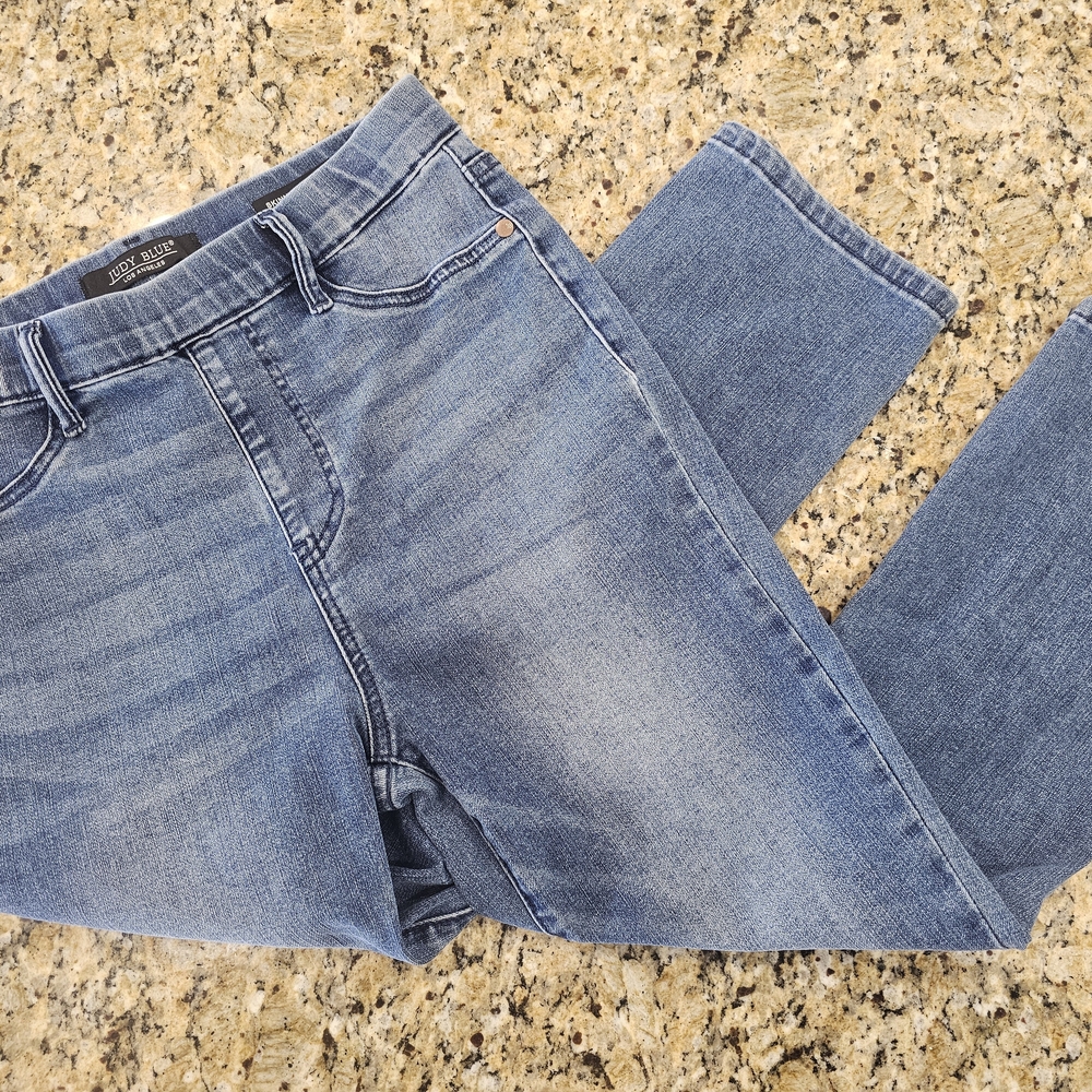 Judy Blue Women's Blue Pull On Capris 5/27